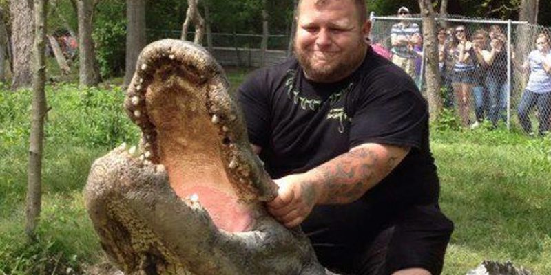 VIDEO: Y’all See These Crazy People Using An Alligator For A Baby Gender Reveal?