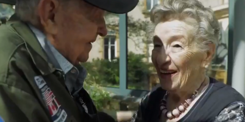Heartwarming: WWII veteran reunites with French sweetheart from 75 years ago [video]