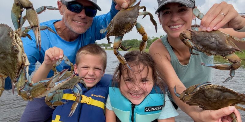 MARSH MAN MASSON: This Canal LOADED With Crabs!